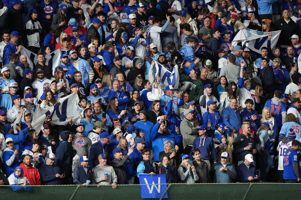 The Rundown: Cubs Fans Flooding Milwaukee for Game 5 Showdown, Counsell Packed for LA, Mariners Advance -