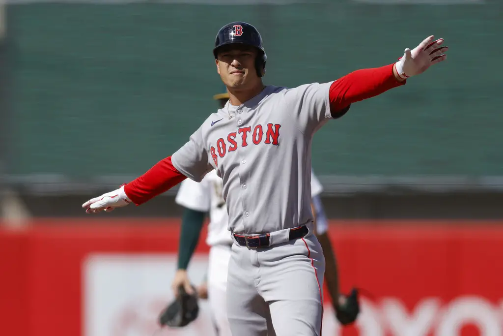 The Rundown: New Ryne Sandberg Born, Circling Back to Refsnyder as Perfect Bench Bat, Non-Tender Deadline Approaching -